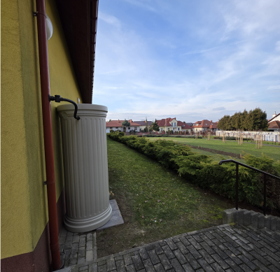 zdjęcie do
													 artykułu Kolejne tablice edukacyjne i zbiorniki na deszczówkę zamontowane