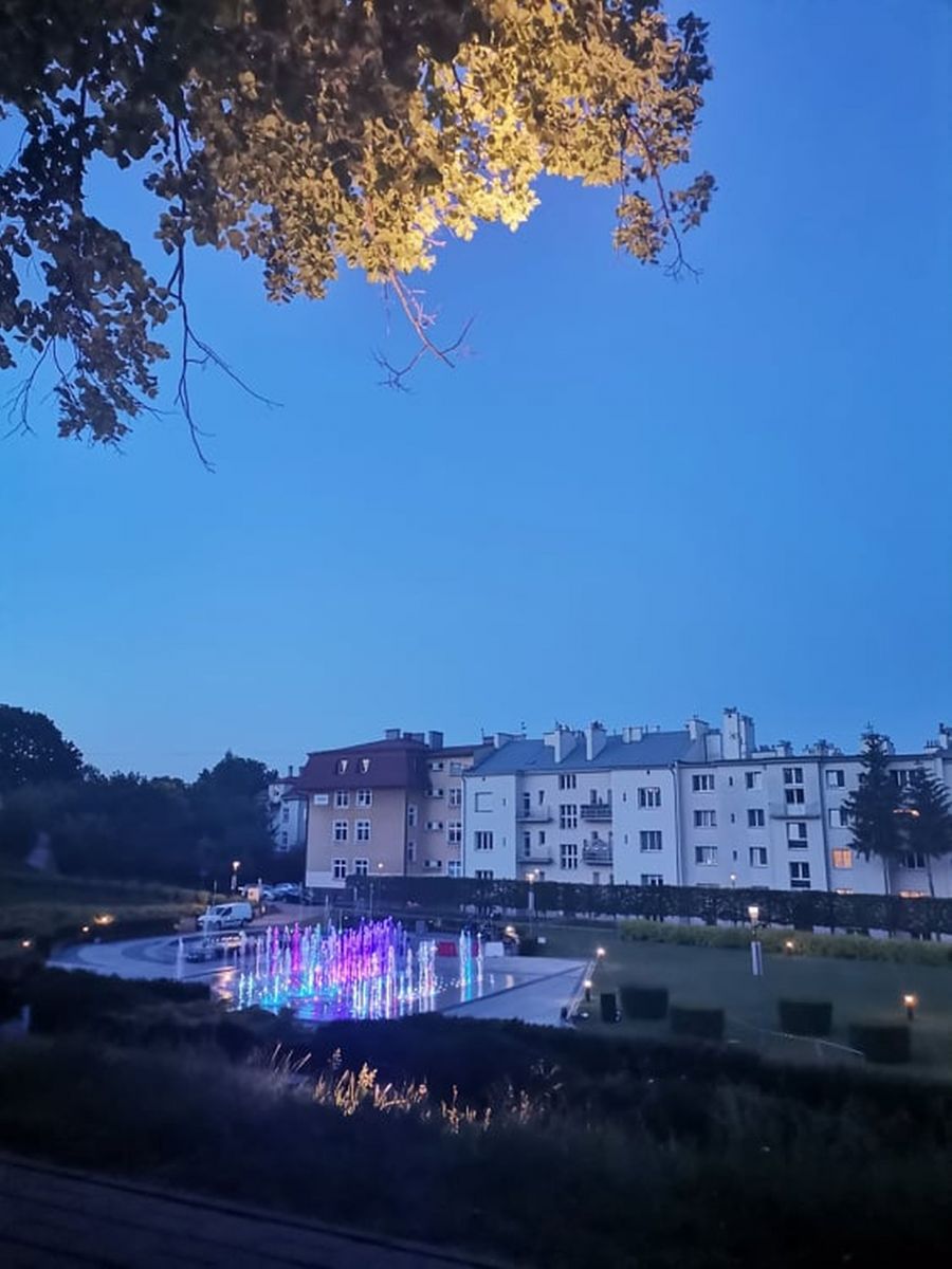 Fontanna Multimedialan nocą