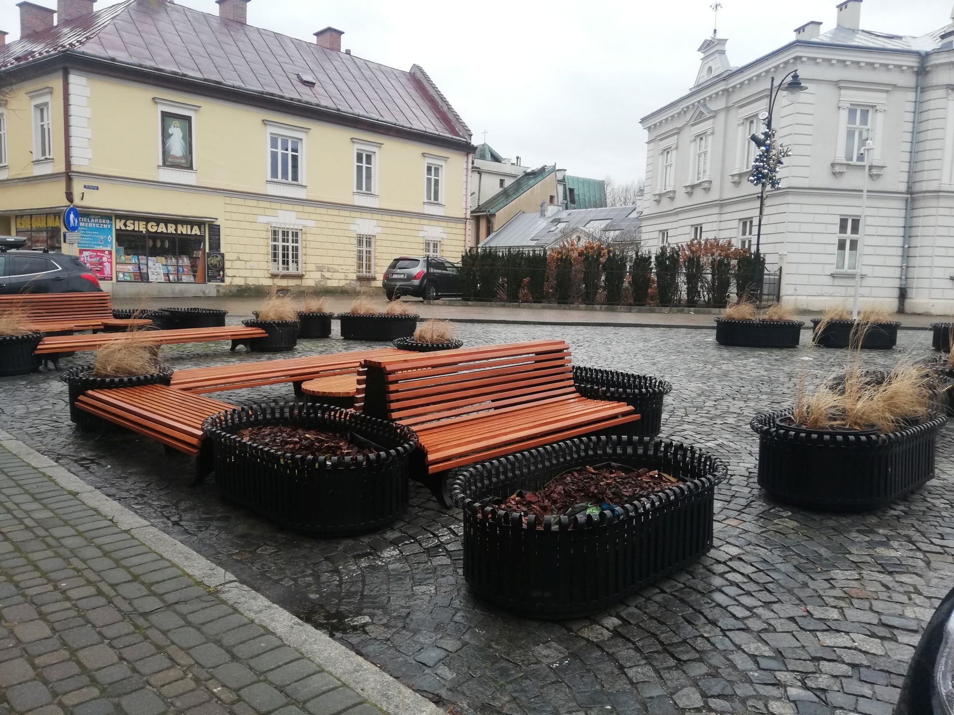Parklet utworzony w miejscu parkingu na Placu Farnym