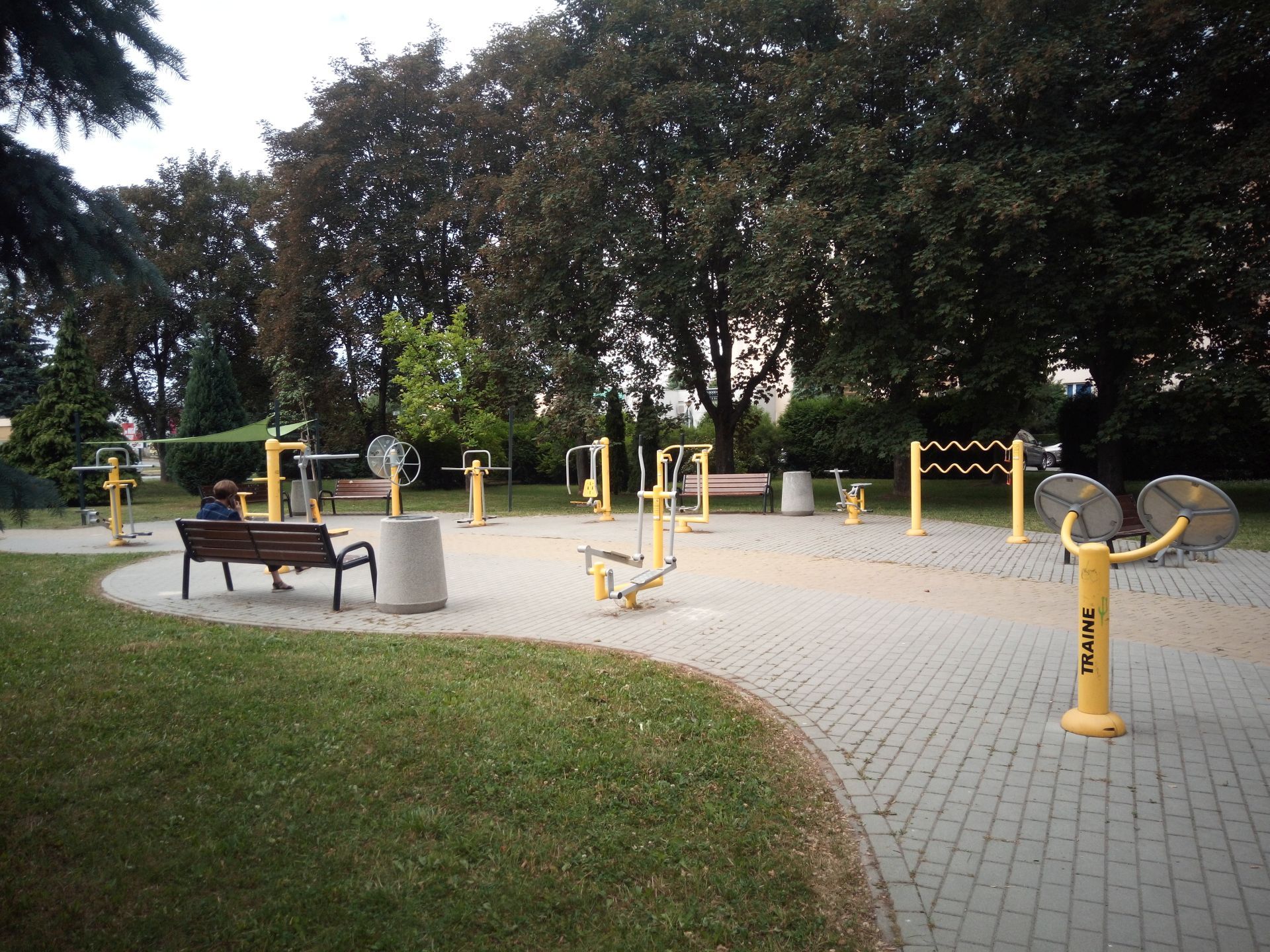 Siłownia plenerowa dla senior&oacute;w przy ul. Popiełuszki