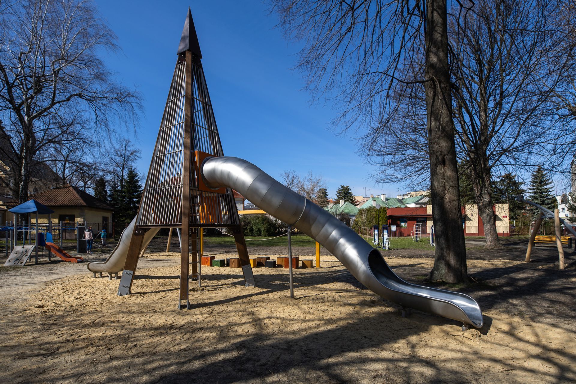                                 Zjeżdżalnia w ogr&oacute;dku kieszonkowym przy ul. Unii Lubelskiej